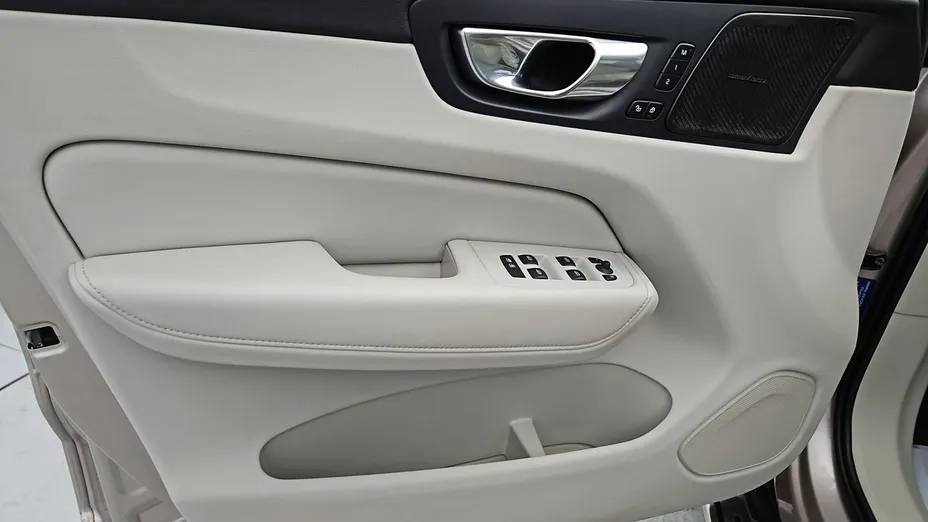 VOLVO XC60 -