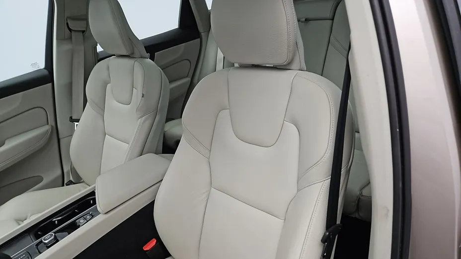 VOLVO XC60 -