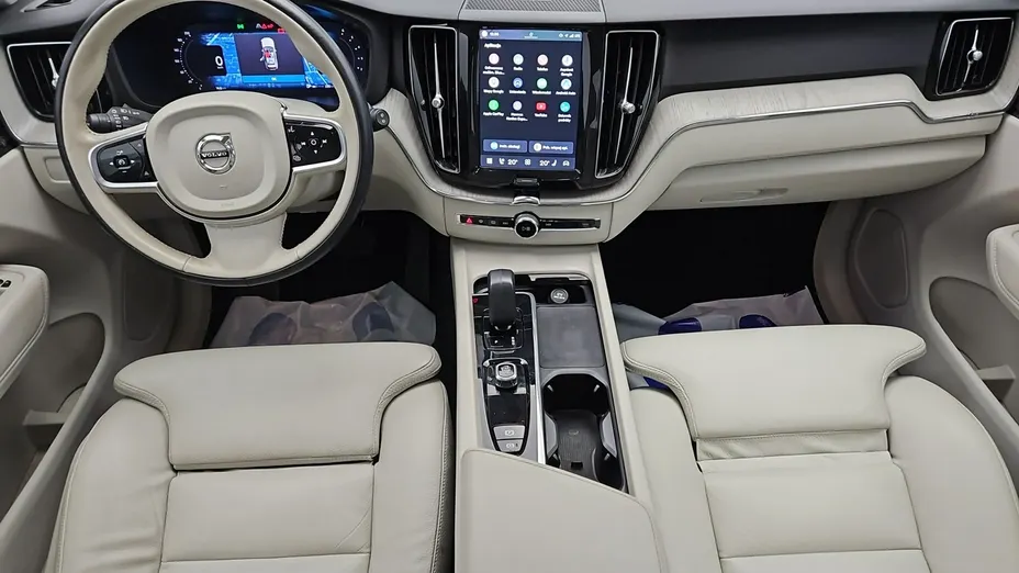 VOLVO XC60 -