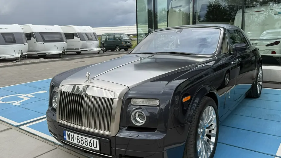 ROLLS-ROYCE Phantom -