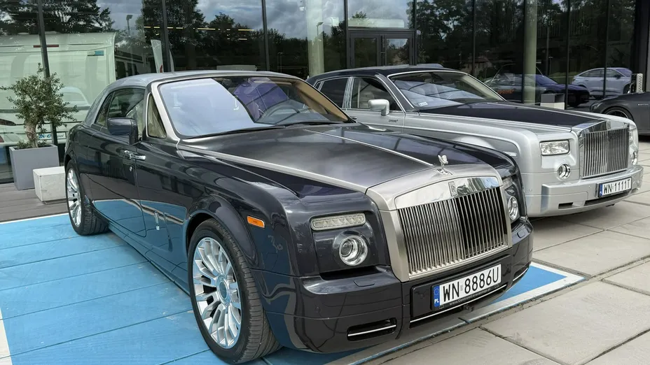 ROLLS-ROYCE Phantom -