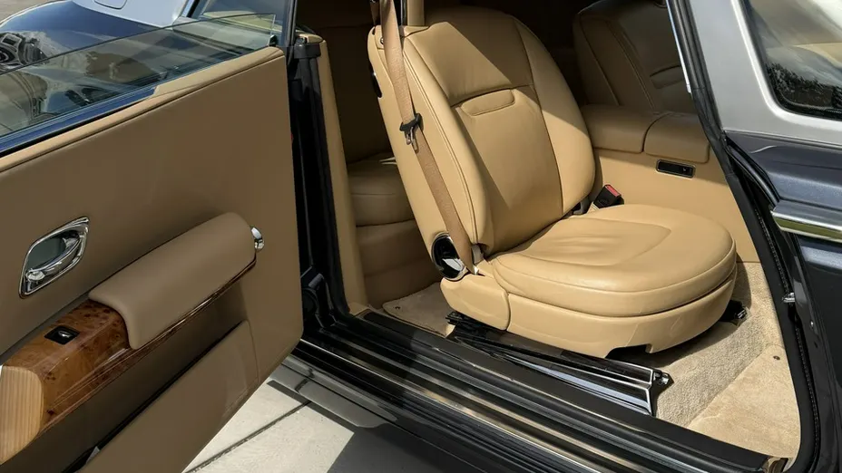 ROLLS-ROYCE Phantom -