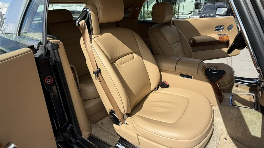 ROLLS-ROYCE Phantom -