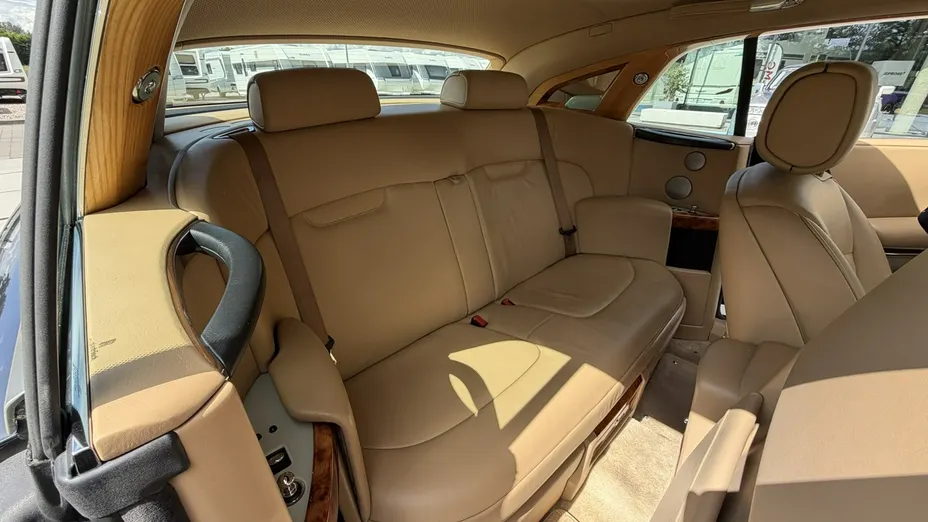 ROLLS-ROYCE Phantom -