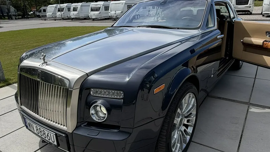 ROLLS-ROYCE Phantom -