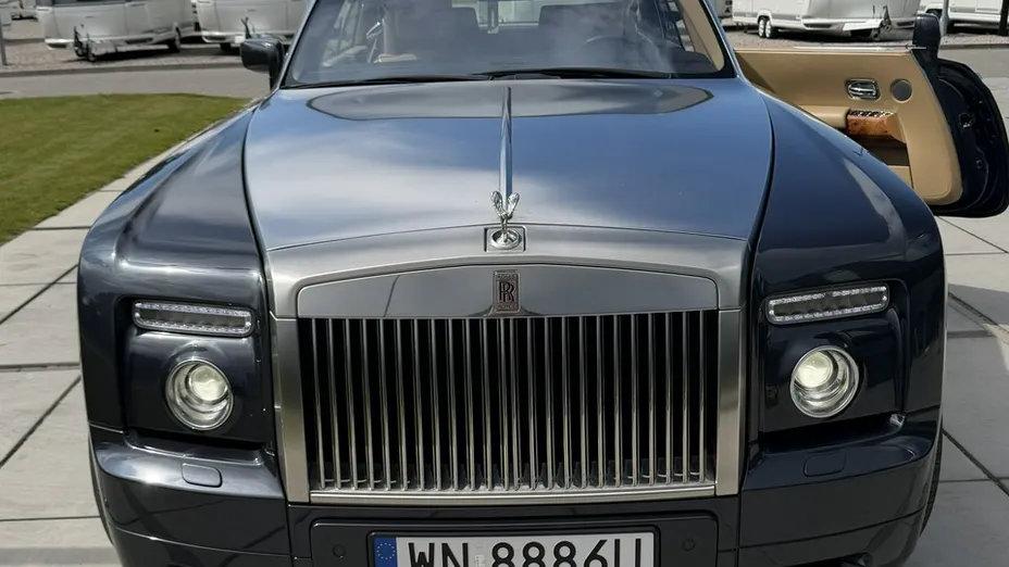 ROLLS-ROYCE Phantom -