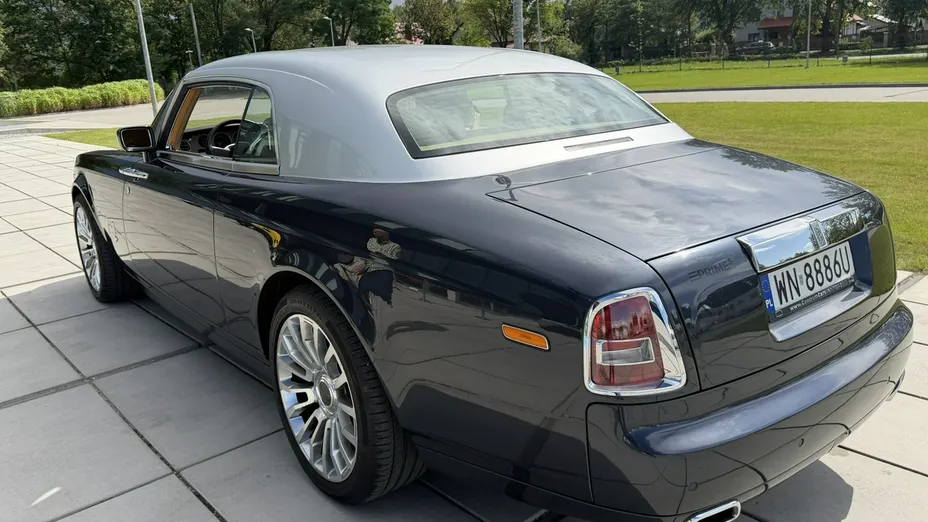 ROLLS-ROYCE Phantom -