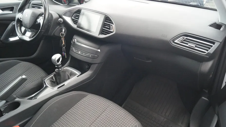 PEUGEOT 308 -