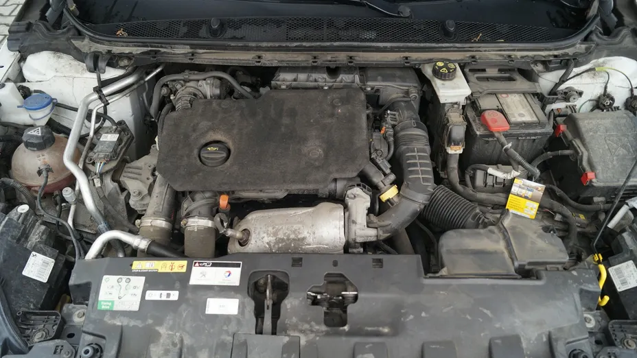PEUGEOT 308 -