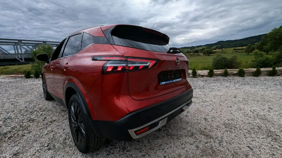 NISSAN Qashqai -
