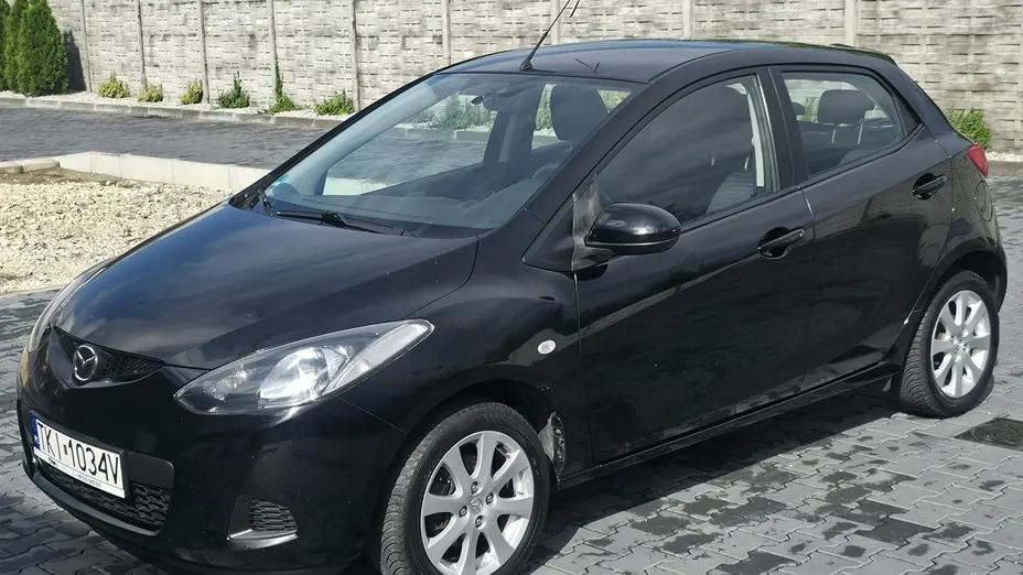 MAZDA 2 -