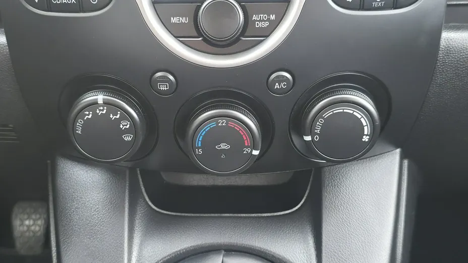MAZDA 2 -