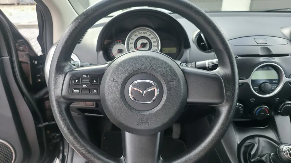 MAZDA 2 -