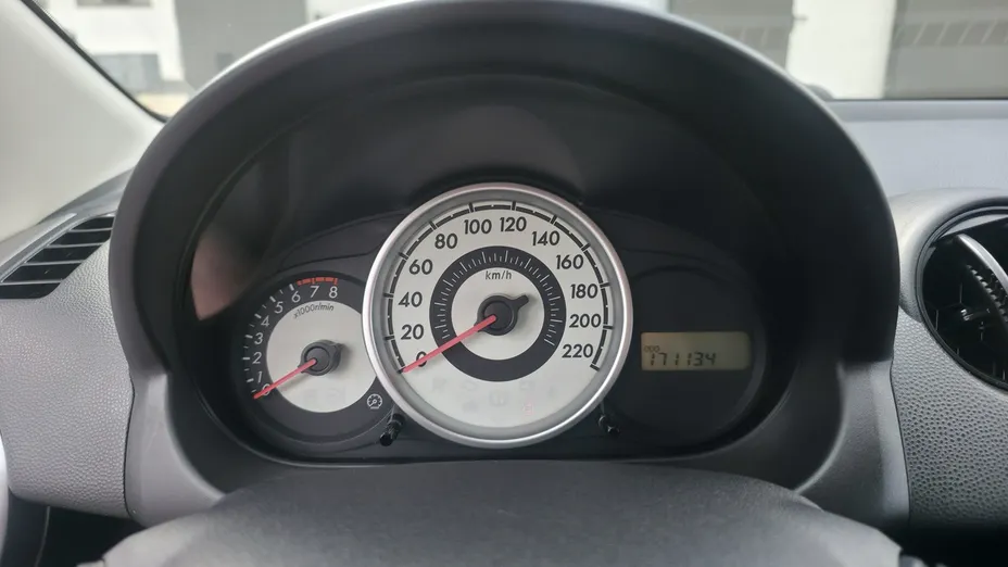 MAZDA 2 -