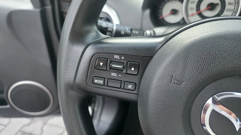 MAZDA 2 -