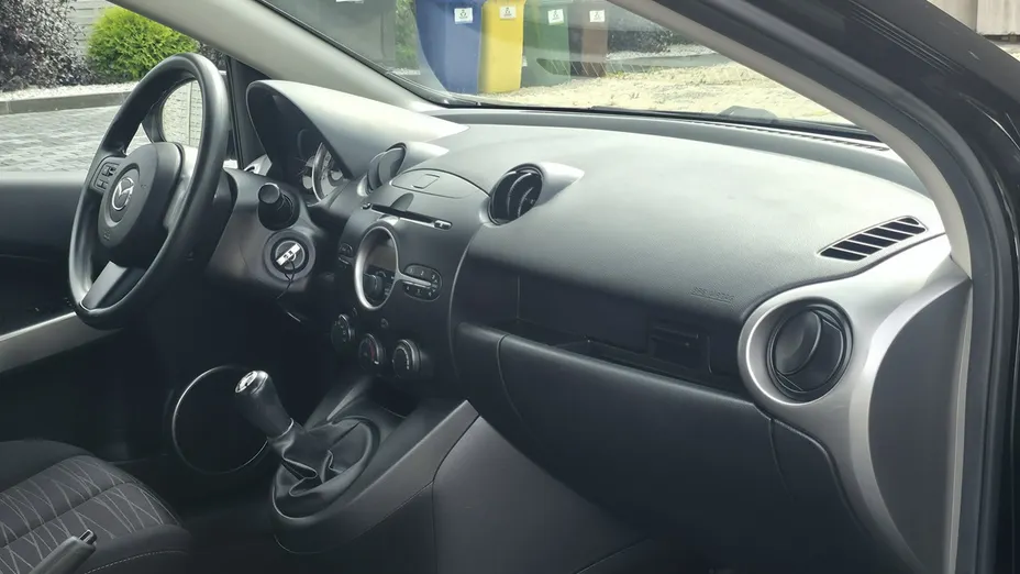 MAZDA 2 -