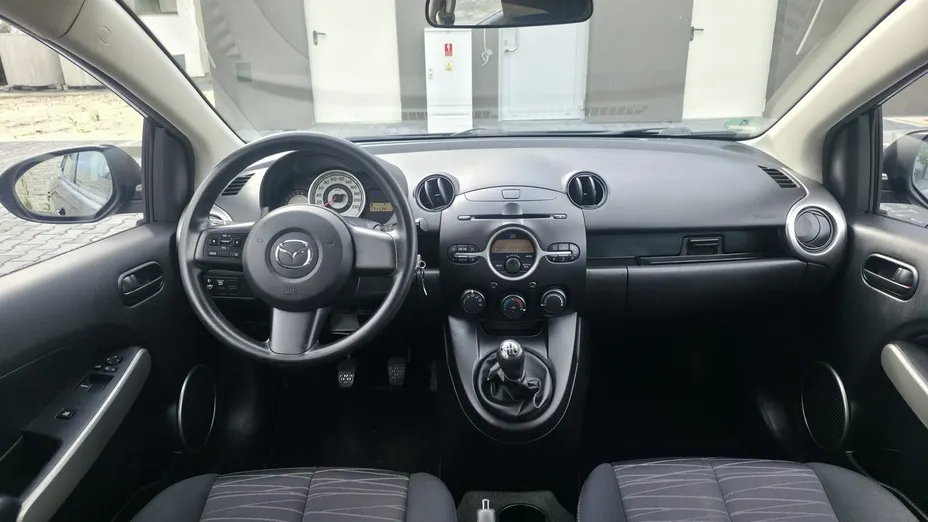 MAZDA 2 -