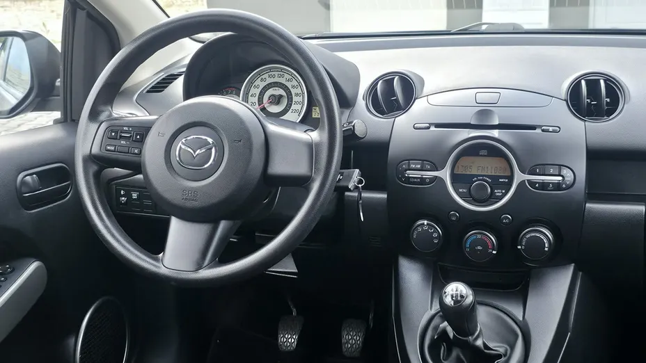 MAZDA 2 -