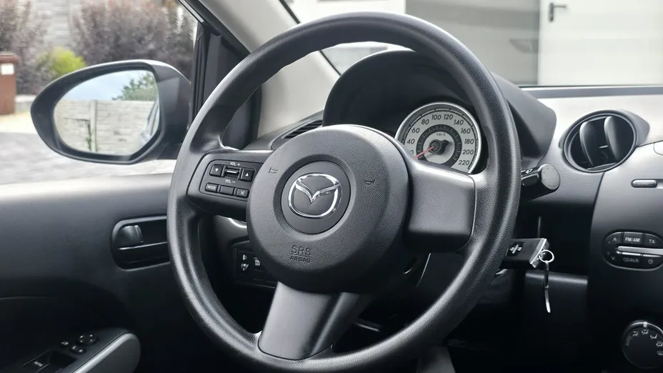 MAZDA 2 -