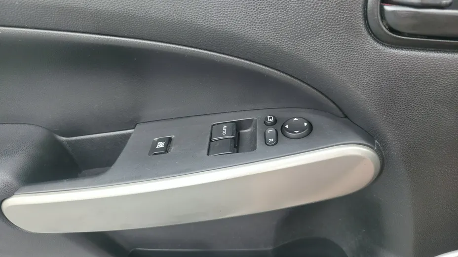 MAZDA 2 -