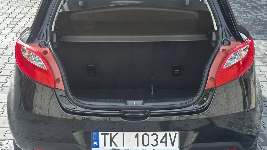 MAZDA 2 -