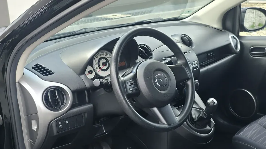 MAZDA 2 -