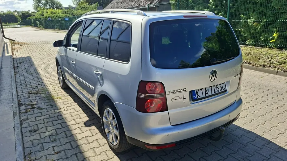 VOLKSWAGEN Touran -