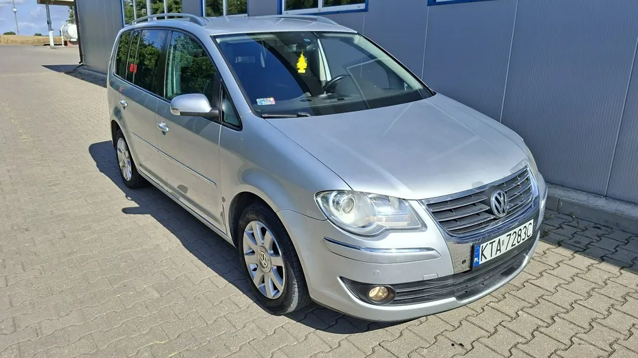 VOLKSWAGEN Touran -