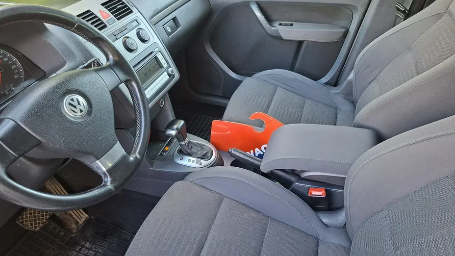 VOLKSWAGEN Touran -