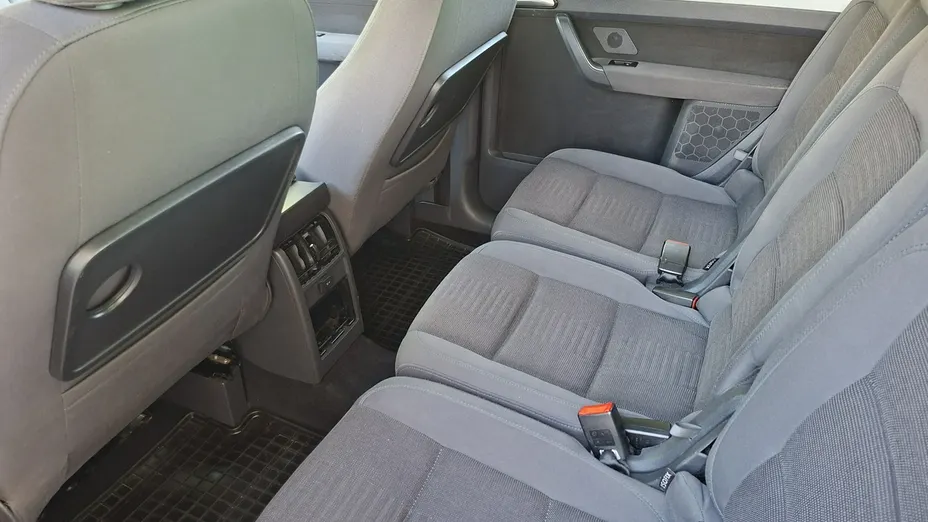 VOLKSWAGEN Touran -