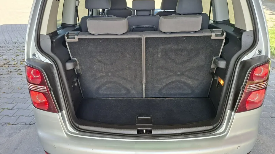 VOLKSWAGEN Touran -
