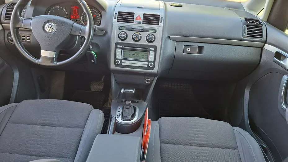 VOLKSWAGEN Touran -