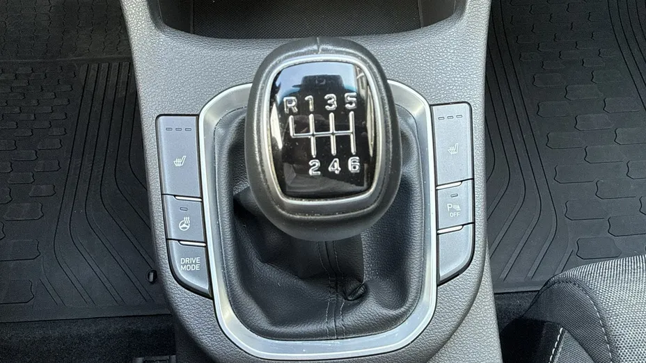HYUNDAI i30 -