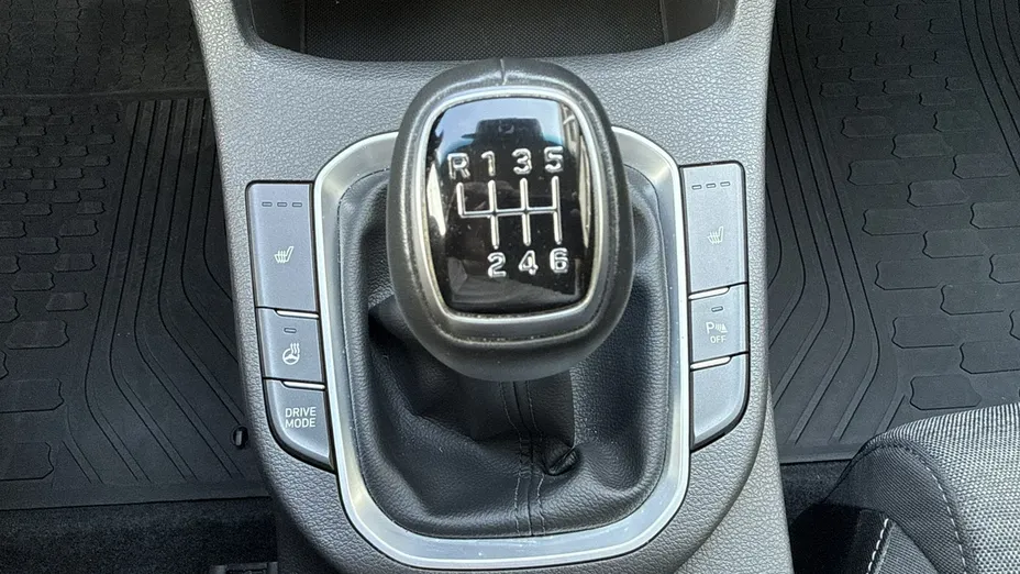 HYUNDAI i30 -