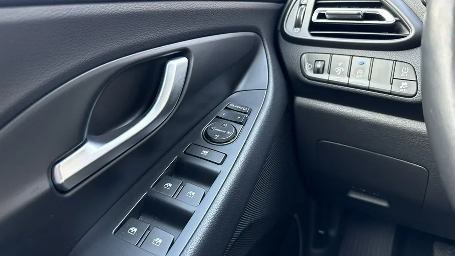 HYUNDAI i30 -