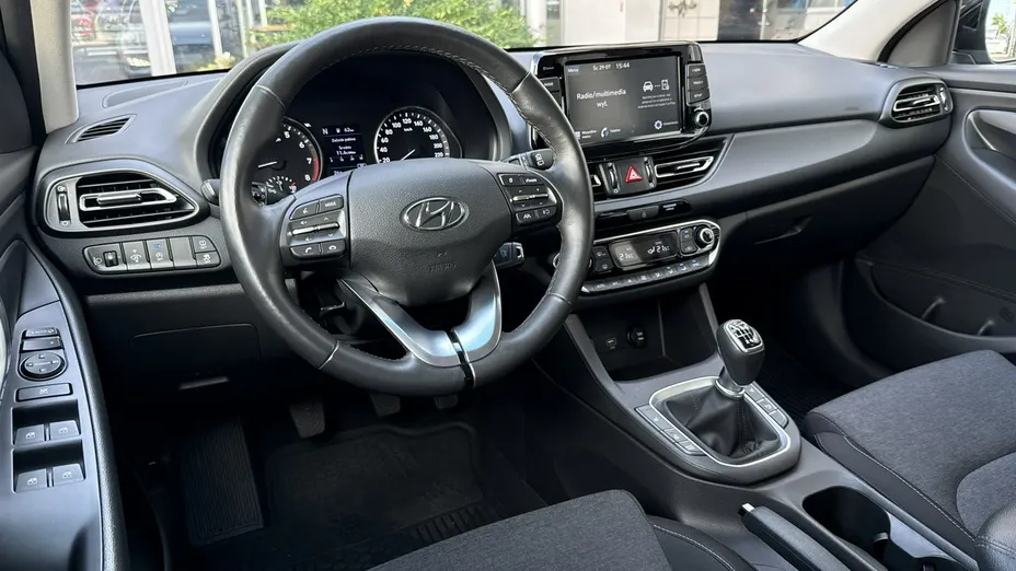 HYUNDAI i30 -