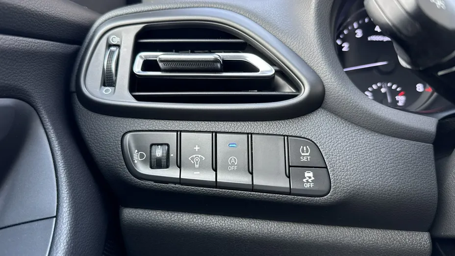 HYUNDAI i30 -