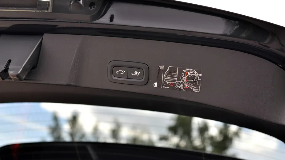 VOLVO XC40 -
