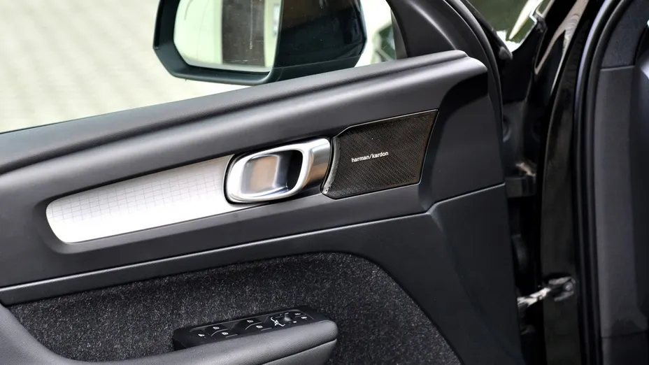 VOLVO XC40 -