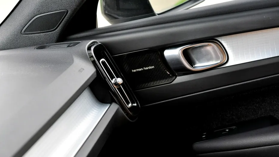 VOLVO XC40 -