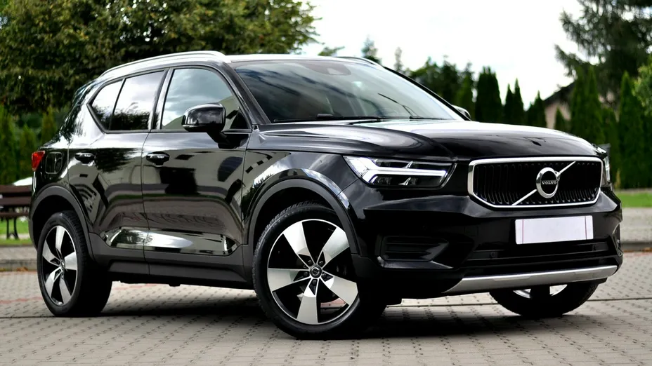 VOLVO XC40 -
