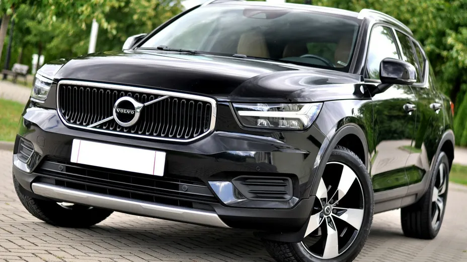VOLVO XC40 -