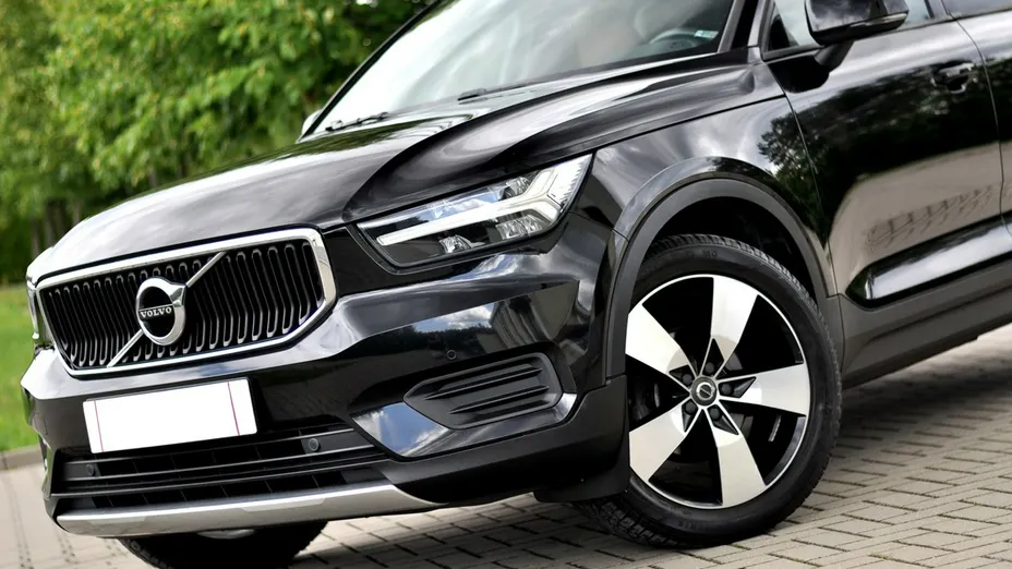 VOLVO XC40 -