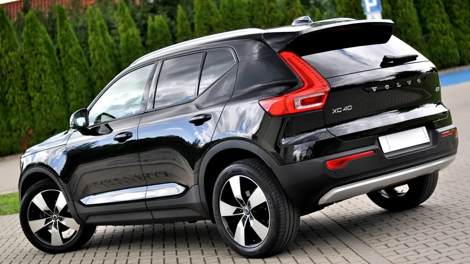 VOLVO XC40 -