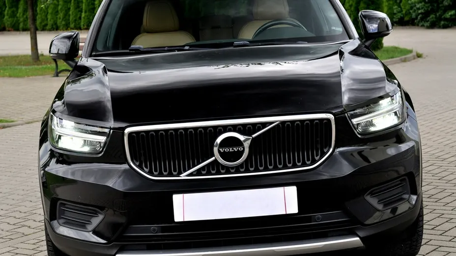 VOLVO XC40 -