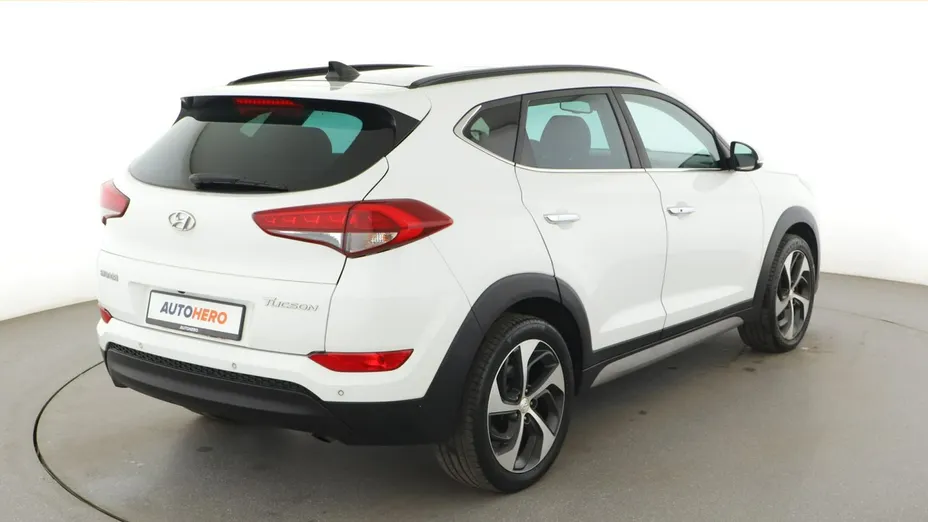 HYUNDAI Tucson -