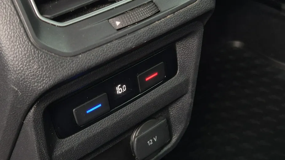VOLKSWAGEN Tiguan -