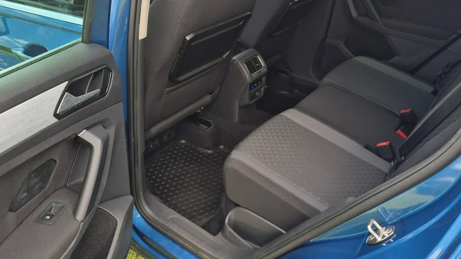 VOLKSWAGEN Tiguan -