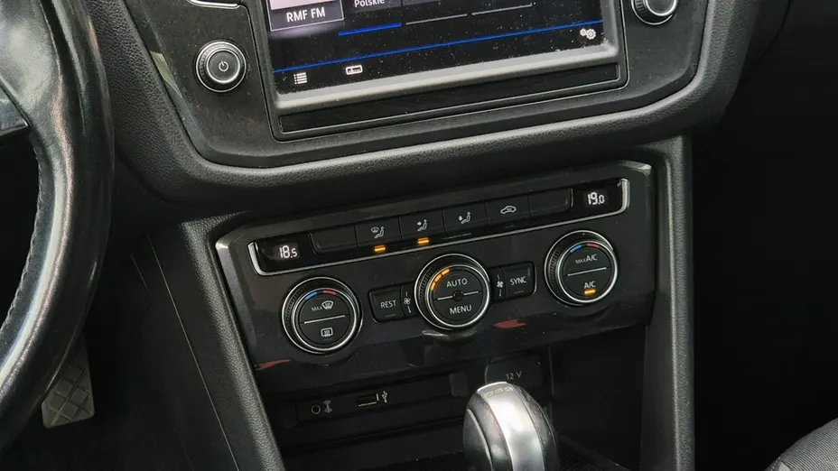 VOLKSWAGEN Tiguan -