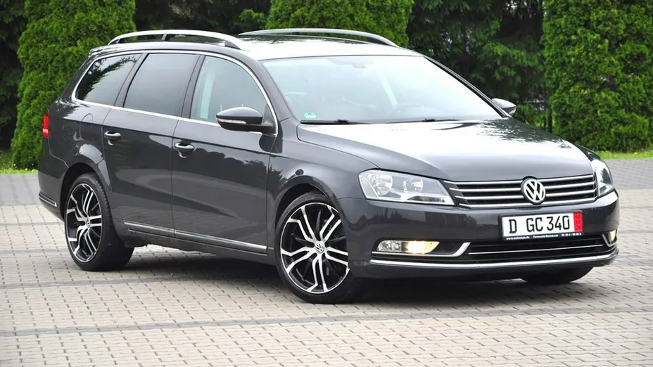 VOLKSWAGEN Passat -